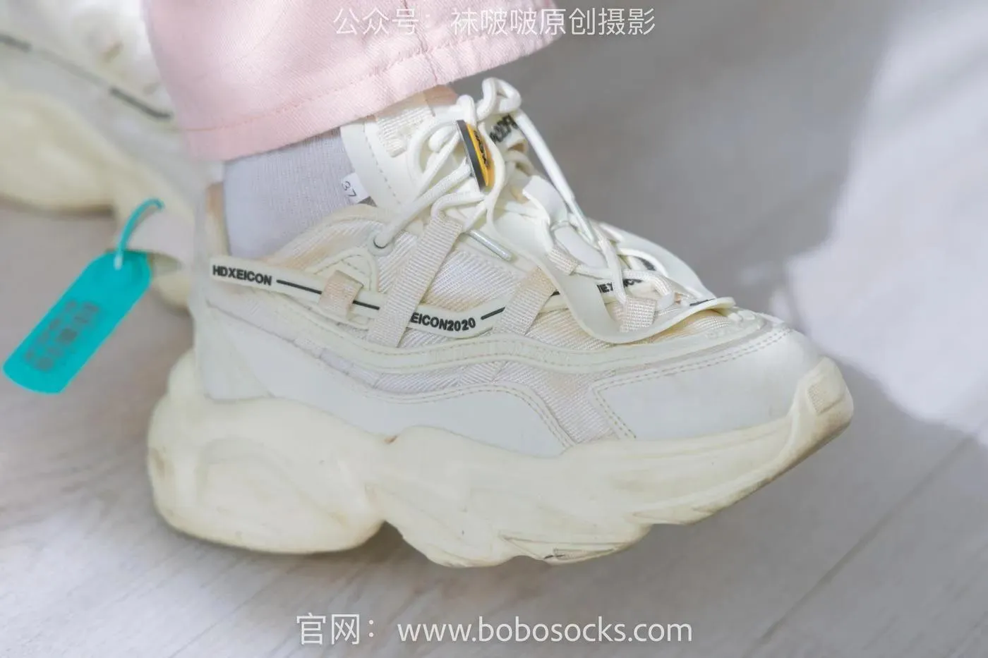 [BoBoSocks袜啵啵]NO.141 周周-运动鞋、白棉袜、裸足 [140P]插图9